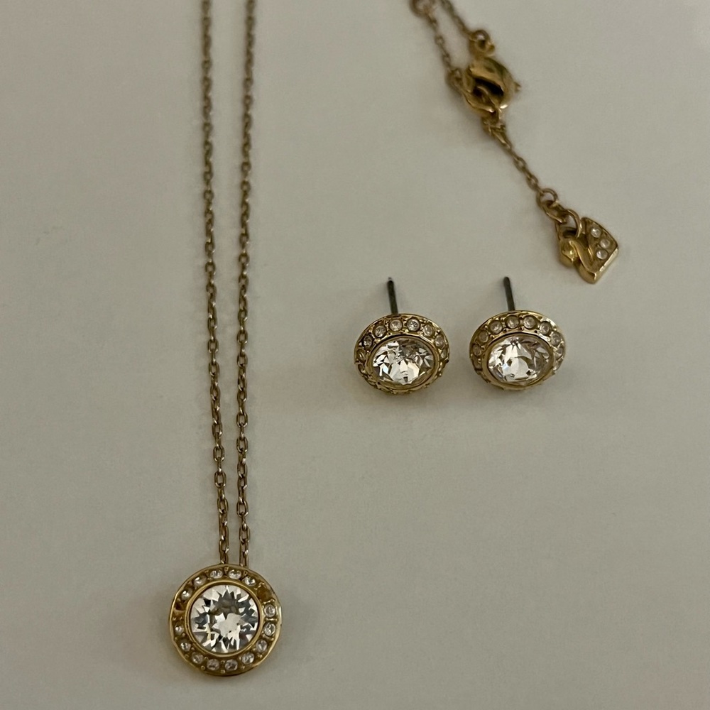 Swarovski Crystal Pendant - Gold necklace and earrings set